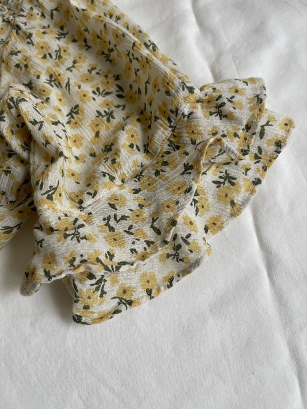 Abercrombie & Fitch Cream Floral Smocked Crop Blouse Yellow Green Cottagecore - Picture 11 of 12